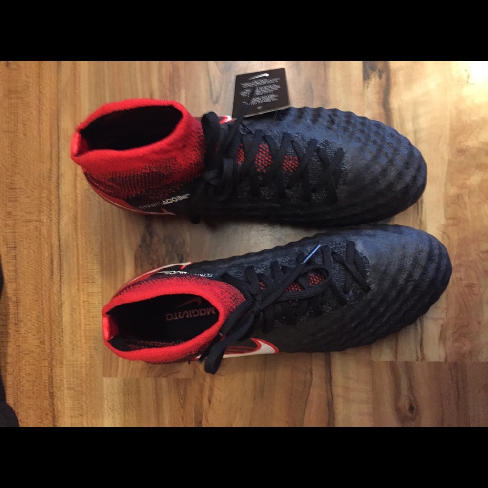Nike magista